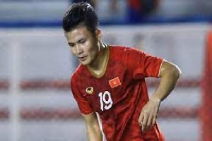 Quang Hải mang áo số 19 ở đội bóng mới
