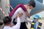 Hành khách bất ngờ đau tim trên máy bay