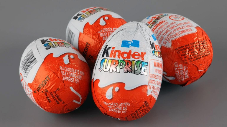 Yêu cầu ngừng bán kẹo trứng Kinder Surprise của Công ty Ferrero