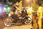 CSGT xử lý nhóm lái xe máy tụ tập trên phố đi bộ Nguyễn Huệ