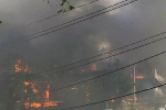 4 nhà xưởng ở Hà Nội bốc cháy, khói đen cao hàng trăm mét
