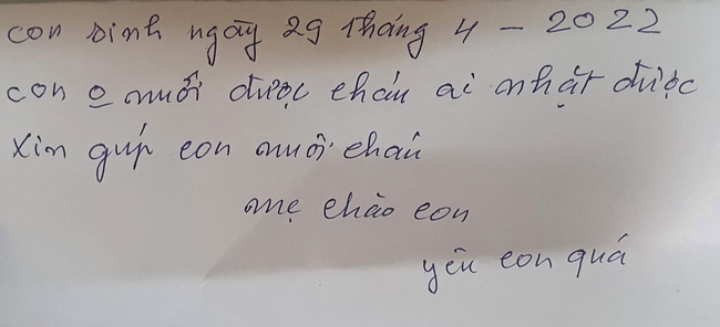 Hà Nội: Phát hiện bé trai bị bỏ rơi kèm theo lời nhắn của mẹ