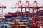Trung Quốc phong tỏa hàng loạt, thương mại suy yếu mạnh