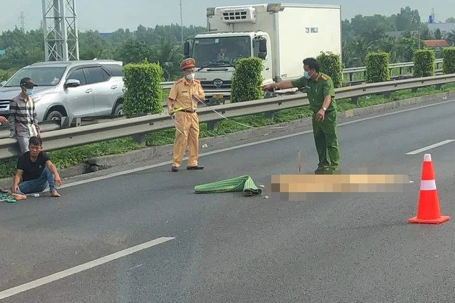 Hiện trường vụ tai nạn trên cao tốc TP.HCM - Trung Lương. Ảnh: Phú Trần.