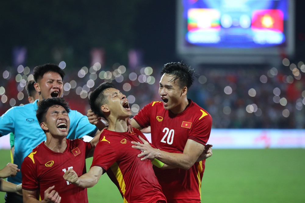 Bàn thắng của Hùng Dũng giúp U23 Việt Nam "dễ thở" hơn hẳn (Ảnh: Như Đạt).