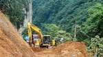 Điện Biên: Khắc phục xong sự cố sạt lở đất trên đèo Tây Trang