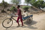 24 giờ 'địa ngục' giữa nắng nóng kỷ lục ở Ấn Độ: Không quạt, không nước, gầm cầu biến thành lớp học và cuộc chiến sinh tồn khốc liệt