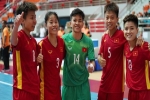 Trút mưa bàn thắng vào lưới Malaysia, tuyển Việt Nam vượt mặt Thái Lan trong cuộc đua HCV