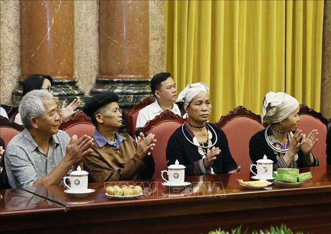 Các đại biểu là người có uy tín trong đồng bào dân tộc thiểu số tỉnh Tuyên Quang. Ảnh: Thống Nhất/TTXVN