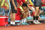 Cầu thủ U23 Indonesia khóc, gục xuống sân sau trận thua Thái Lan