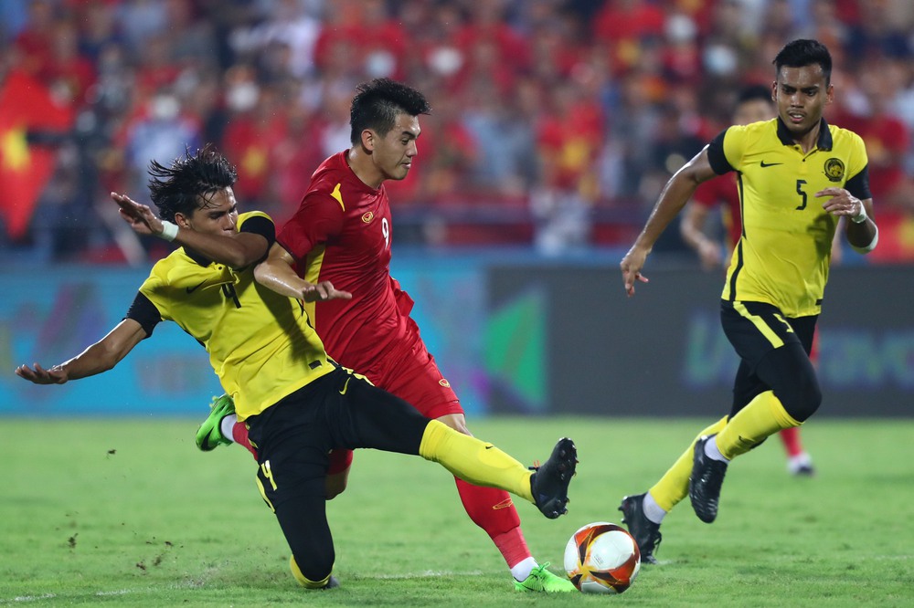 Hàng công U23 Việt Nam gặp vô vàn khó khăn trước U23 Malaysia (Ảnh: Như Đạt).