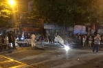 Ôtô 'nằm ngửa' trên phố trong đêm 'đi bão' ăn mừng chiến thắng của U23 Việt Nam