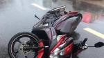 Bình Thuận: Ngã xe lúc trời mưa, nam thanh niên bị xe máy khác tông tử vong