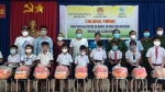 Công an tỉnh Tây Ninh tặng xe đạp, quà cho học sinh nghèo