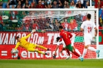 Ronaldo lập cú đúp trong chiến thắng 4-0 của Bồ Đào Nha