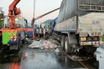 Xe tải tông hàng loạt dải phân cách làm kẹt xe kéo dài trên QL1 Bình Thuận