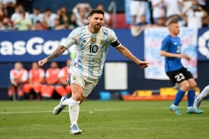 Messi lần đầu ghi 5 bàn trong một trận cho tuyển Argentina