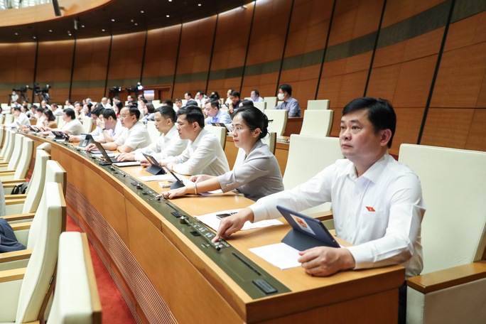 Quốc hội tiến hành bãi nhiệm đại biểu Quốc hội đối với ông Nguyễn Thanh Long - Ảnh 1.
