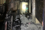 Hà Nội: Cảnh sát phá cửa, cứu sống 5 người trong một gia đình sau đám cháy trong đêm