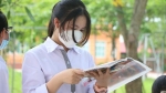 Nam Định: Thí sinh tranh thủ 'cày' lại bài trước giờ thi Ngữ văn vào lớp 10