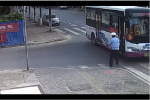 Cảnh sát hốt hoảng khống chế xe buýt không người lái trôi tự do