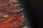 Nóng: Tìm ra thứ lạ lùng 'phát sáng' cạnh miệng núi lửa sao Hỏa