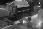 Va chạm với xe tải trên cầu Nhật Tân, nam thanh niên tử vong tại chỗ