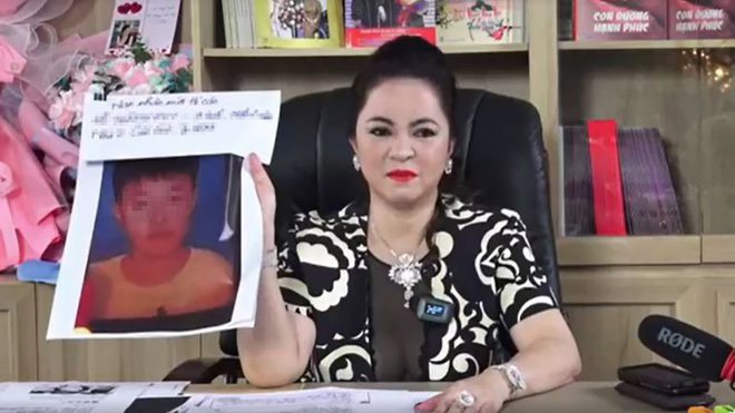 Bà Nguyễn Phương Hằng nhiều lần livestream đấu tố các cá nhân, nghệ sĩ. Ảnh: Cắt từ video.