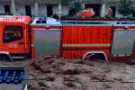 Lũ lụt như thác ở Trung Quốc, xế hộp cùng xe cứu hỏa đều bị cuốn trôi