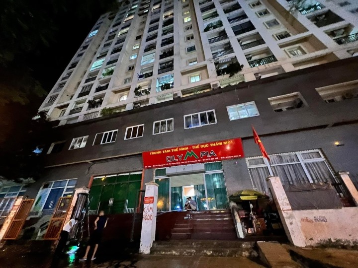 Hà Nội: Người đàn ông rơi từ tầng cao chung cư, mắc vào hàng rào tử vong