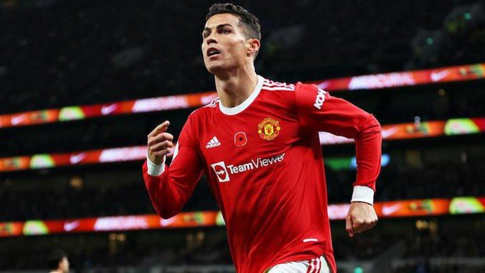 Cristiano Ronaldo được cho là đang cân nhắc lại tương lai, khi anh thấy tình hình chuyển nhượng của Man Utd ảm đạm. Ảnh: Getty.