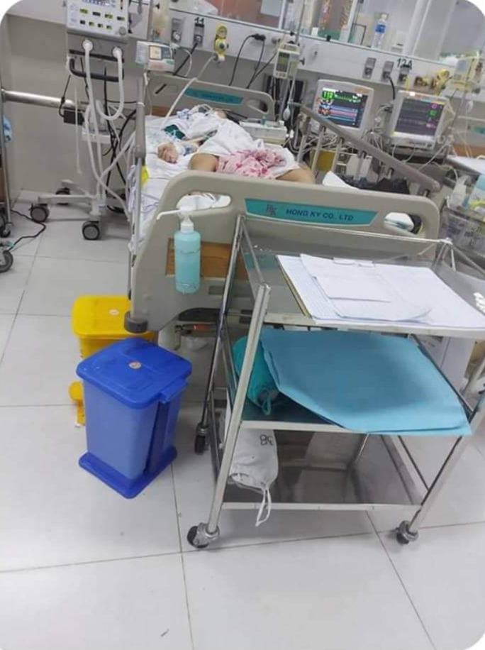 Cháu Nguyễn Hà Thảo N. thời điểm cấp cứu tại Bệnh viện Nhi Đồng 2 - TP.HCM.