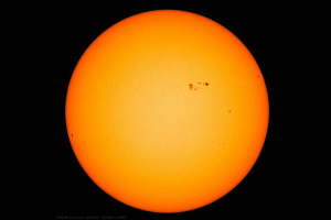 Xuất hiện vết đen Mặt Trời gấp 3 lần Trái Đất, thảm họa xảy ra?