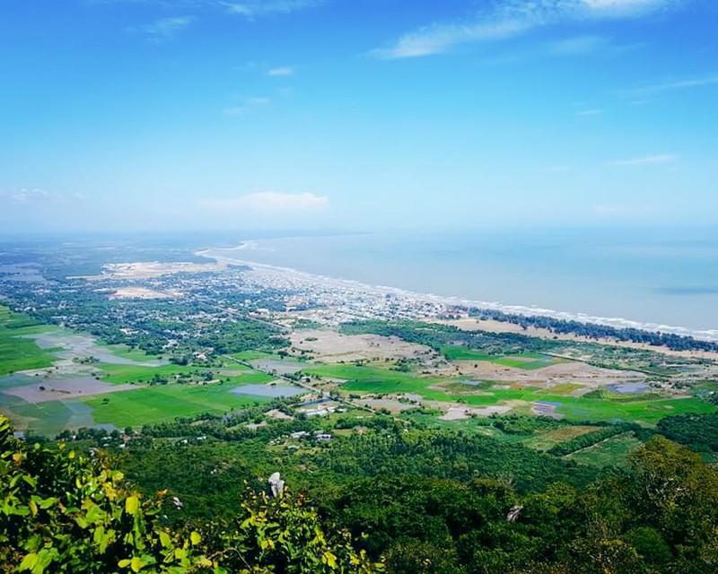 Phong cảnh thị trấn Phước Hải, huyện Đất Đỏ nhìn từ trên đỉnh núi Minh Đạm. Nguồn: Instagram2