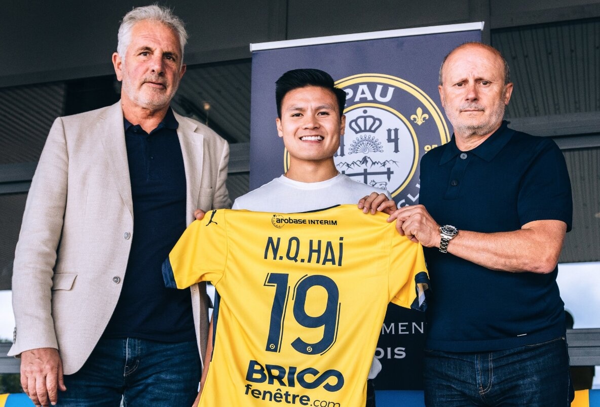 Quang Hải được cho là ký hợp đồng 2 năm, kèm điều khoản gia hạn thêm một năm với với Pau FC. Ảnh: Pau FC.