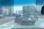 Clip: Xe tải và ô tô con chèn ép nhau như trong phim trên đường vành đai 3 Hà Nội khiến dân mạng bức xúc