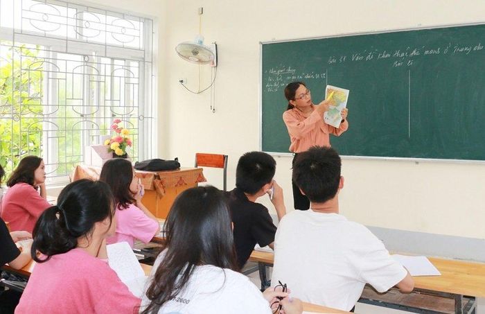 Mới đây, phía Sở Giáo dục và Đào tạo tỉnh Nghệ An, vừa có văn bản nghiêm cấm việc dạy thêm, học thêm trong thời gian học sinh nghỉ hè.