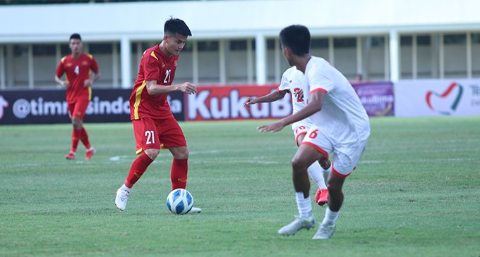 U19 Việt Nam (áo đỏ) đã có một trận chiên thắng đậm đà. Ảnh: Phan Hồng.