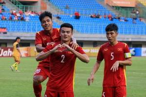 Đá thiếu người vẫn thắng 4-0, U19 Việt Nam soán ngôi đầu bảng của Thái Lan