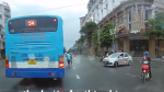 Hai xe buýt dừng giữa ngã tư ở Bắc Ninh