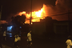 TP.HCM: Nhà kho hóa chất bốc cháy dữ dội sau tiếng nổ, nhiều người bị thương