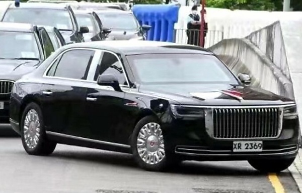 Xe limo bọc thép mới của ông Tập Cận Bình xuất hiện tại Hong Kong