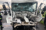 Giải cứu tài xế bị kẹt trong cabin bẹp rúm sau tai nạn