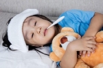 Trẻ mắc cúm A sốt cao, co giật vì bố mẹ nhầm tưởng viêm amidan: Phân biệt thế nào?