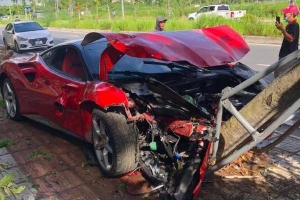 Chủ siêu xe gặp nạn: 'Nhân viên Ferrari nói mang xe đến Volvo sửa'