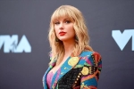 Taylor Swift phản pháo chỉ trích là 'tội phạm khí hậu'