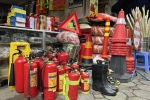 Người dân Hà Nội đổ xô đi mua đồ cứu hỏa sau vụ cháy quán karaoke