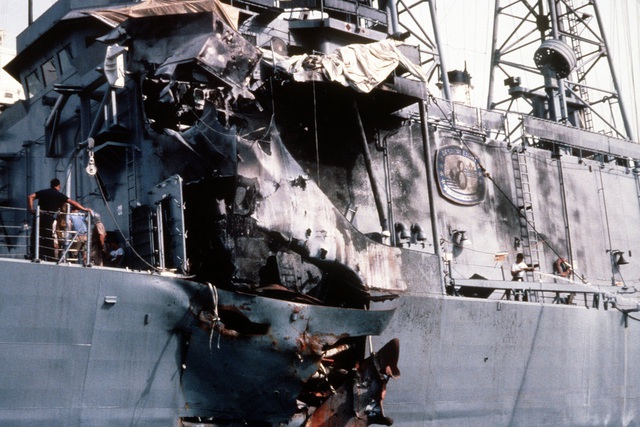 Pha nhầm lẫn tai hại: Tàu chiến Mỹ từng suýt bị đánh đắm bởi máy bay dân dụng như thế nào? - Ảnh 2.