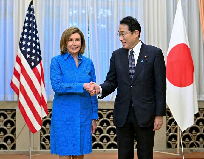 Chủ tịch Hạ viện Mỹ Nancy Pelosi có cuộc gặp Thủ tướng Fumio Kishida hôm 5/8. Ảnh: Reuters.