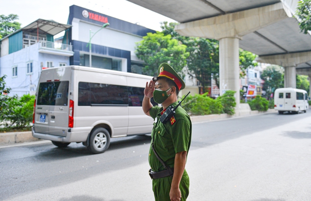 Khoảnh khắc xúc động: 3 chiến sĩ PCCC về thăm nhà lần cuối, đồng đội và người dân xếp hàng dài bên đường chào tiễn biệt - Ảnh 26.
